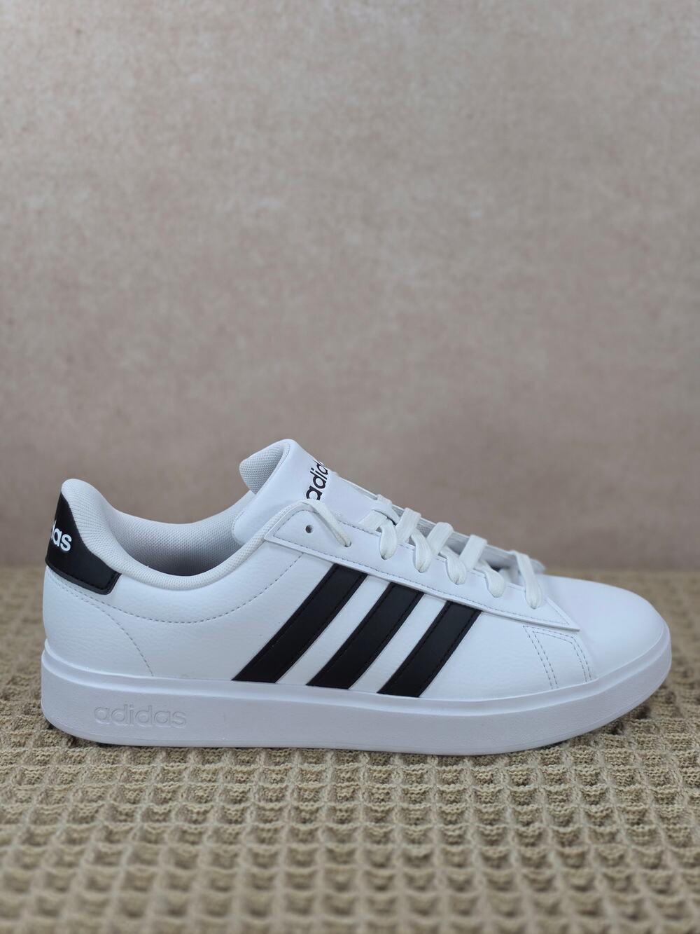 Adidas Grand Court 2.0 GW9195 Men’s 8.5 / Women’s 9.5 White Black – Brand New